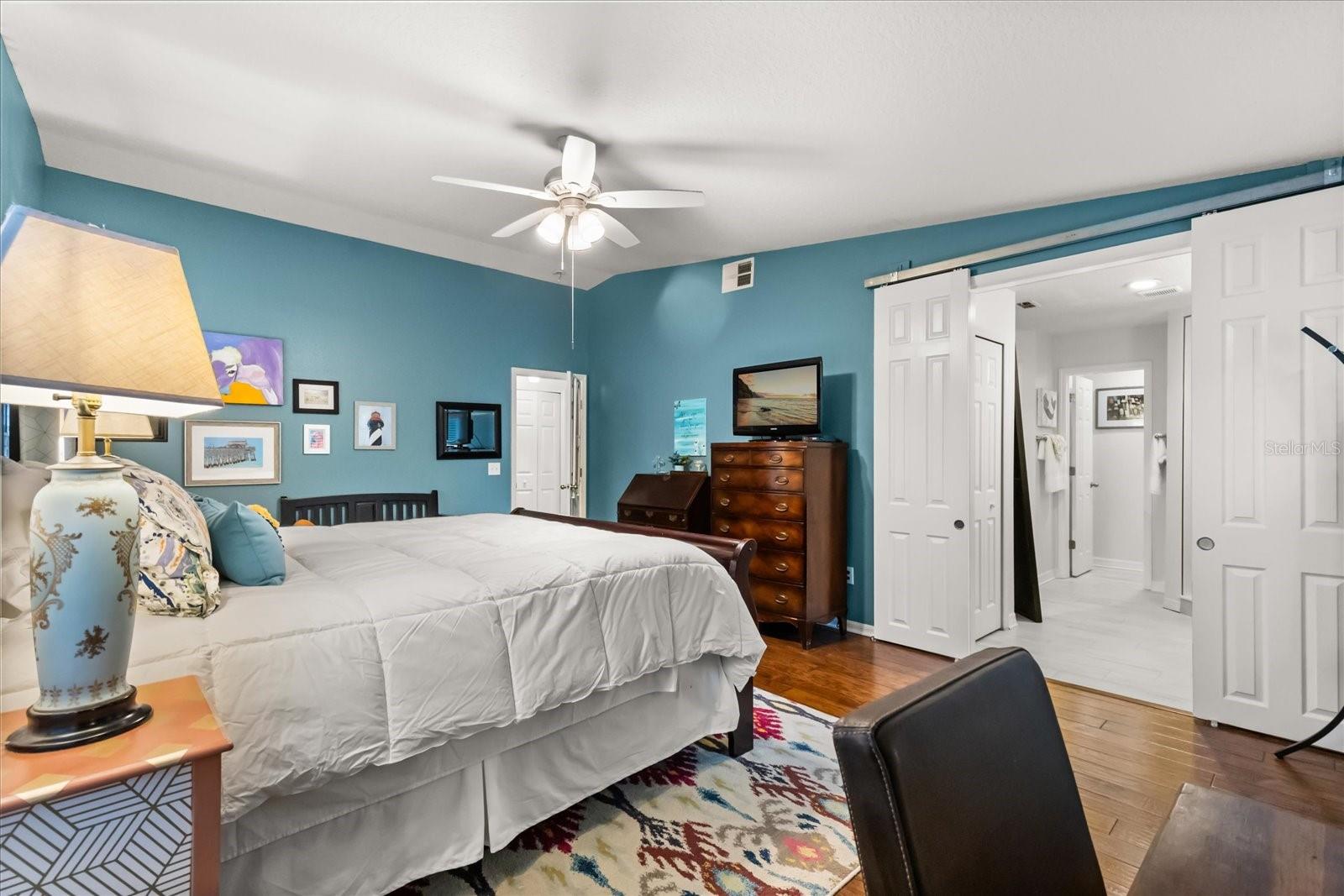 Image 23 of 40 For 6963 Manhattan Avenue