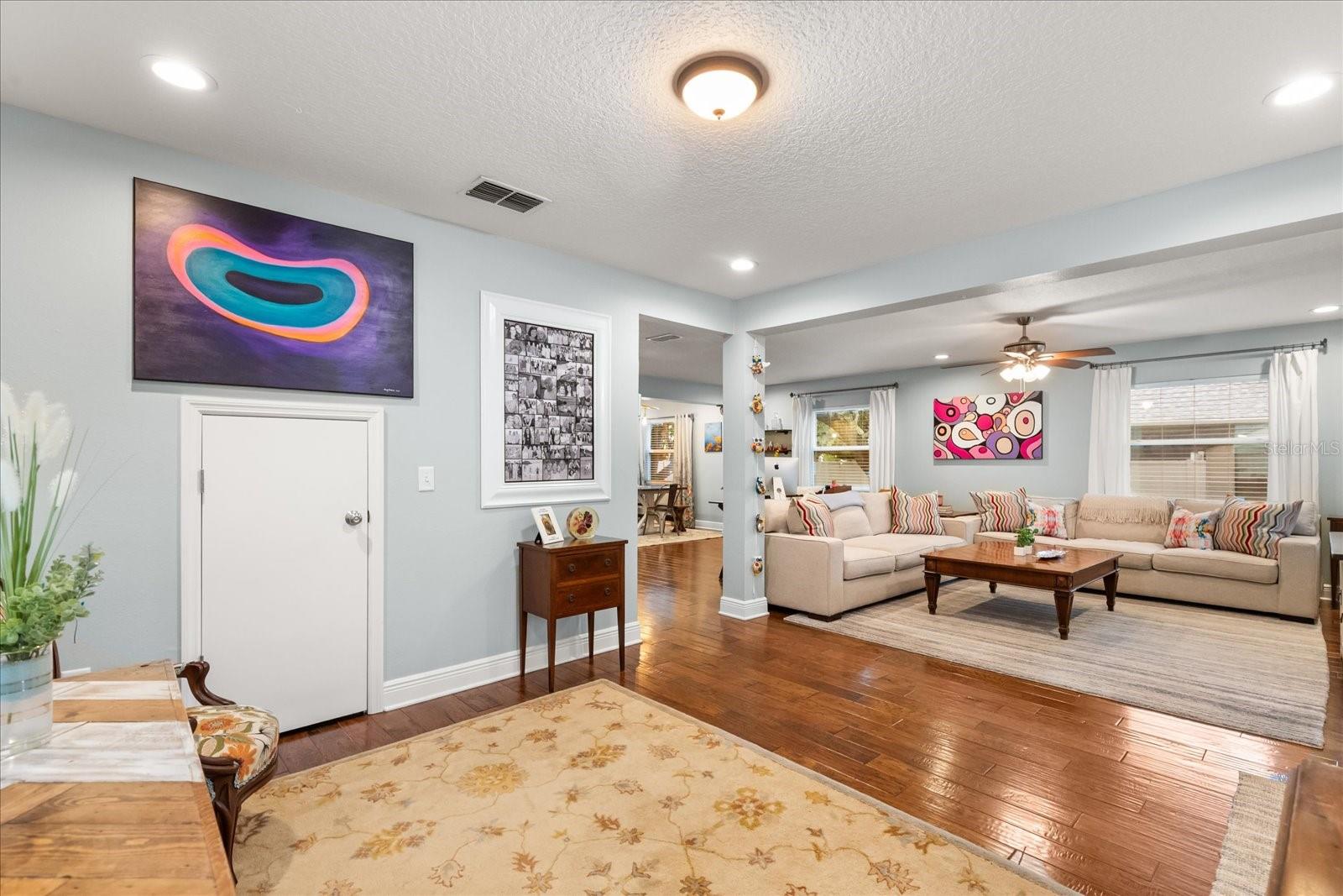 Image 4 of 40 For 6963 Manhattan Avenue