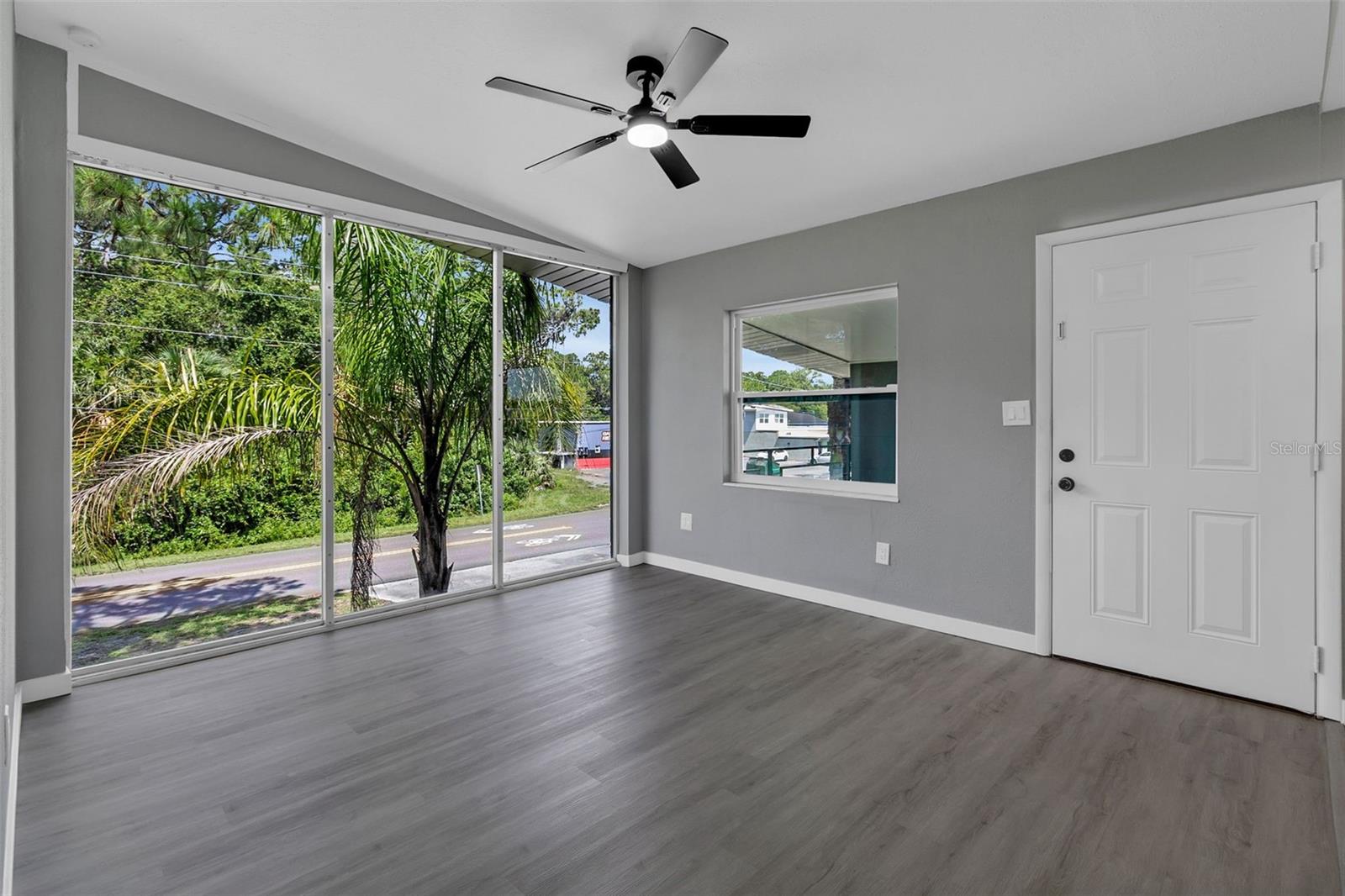 Image 12 of 22 For 315 Bayview Street B