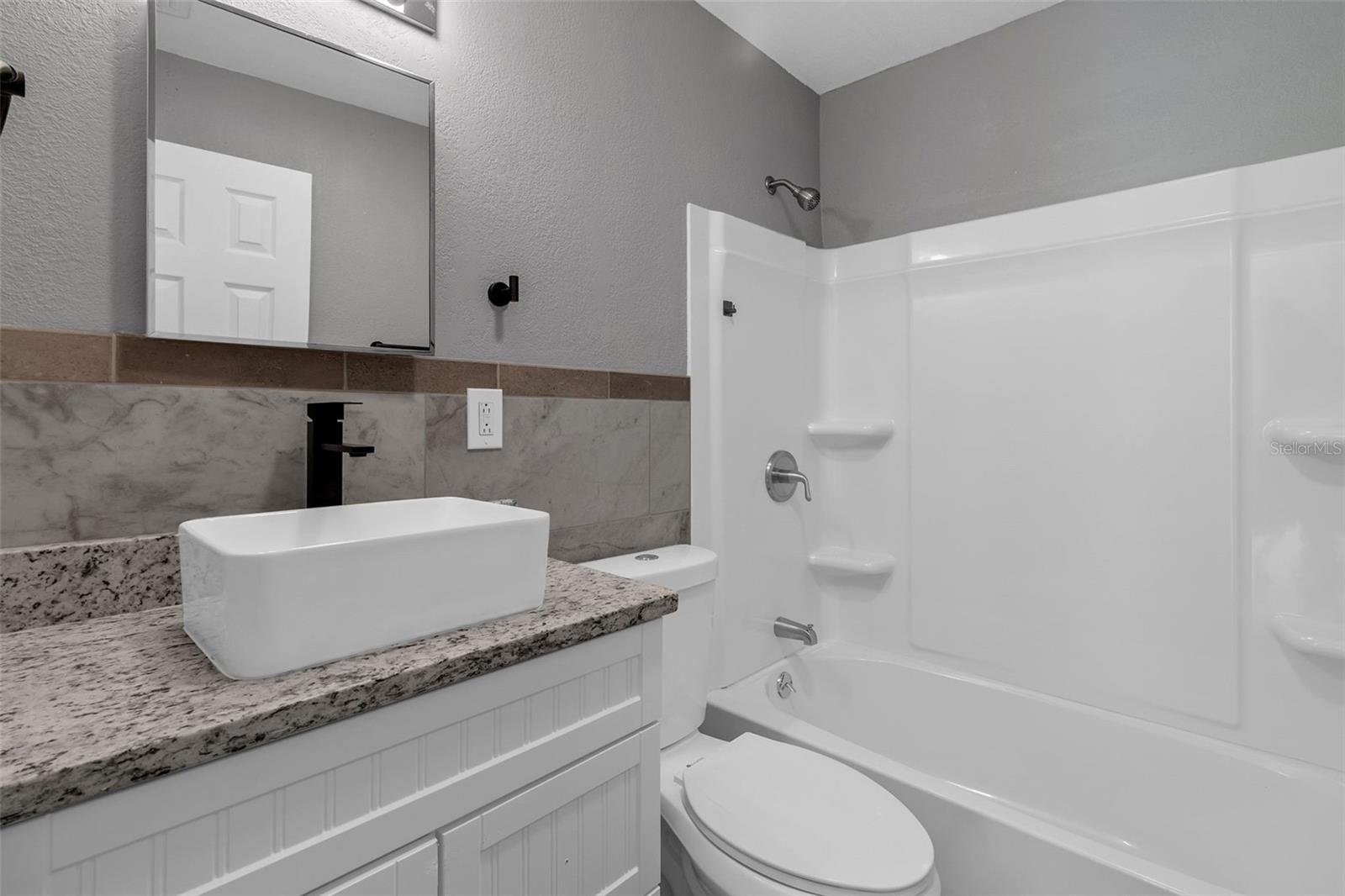 Image 15 of 22 For 315 Bayview Street B