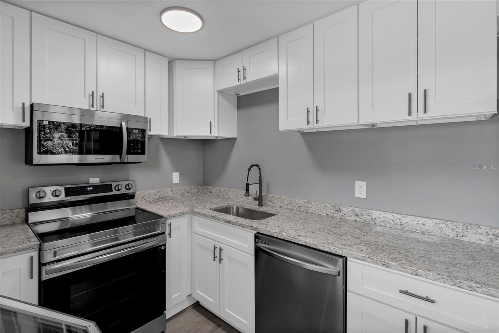 Image 7 of 22 For 315 Bayview Street B