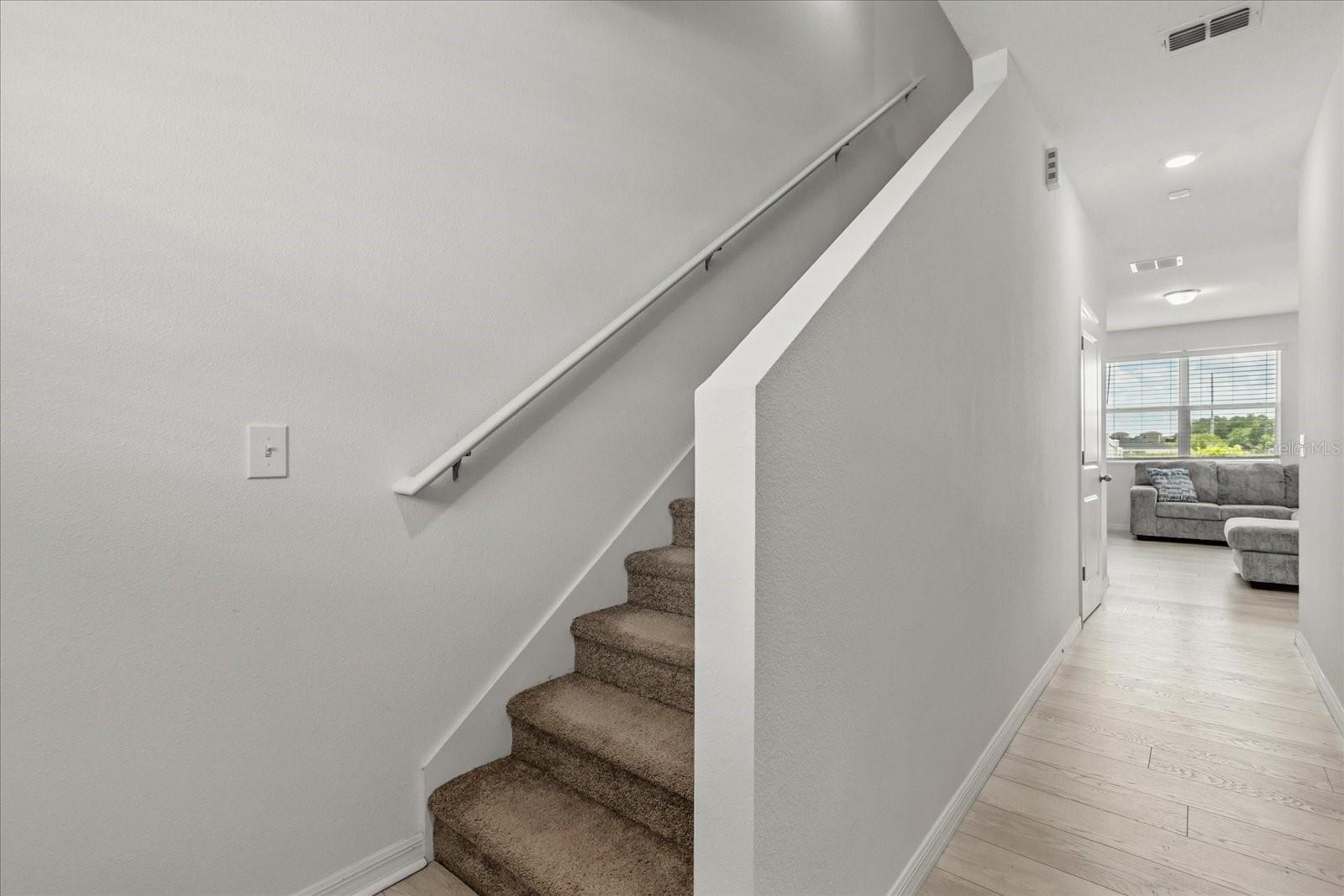 Image 10 of 17 For 827 Grandin Street
