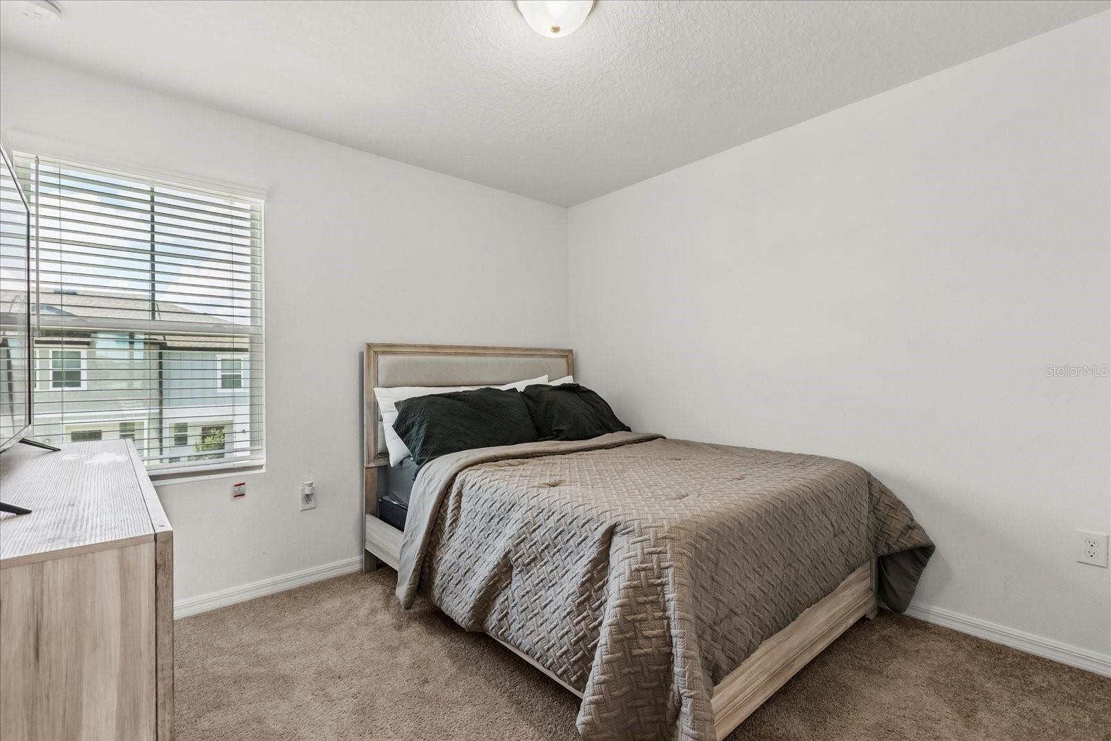 Image 14 of 17 For 827 Grandin Street