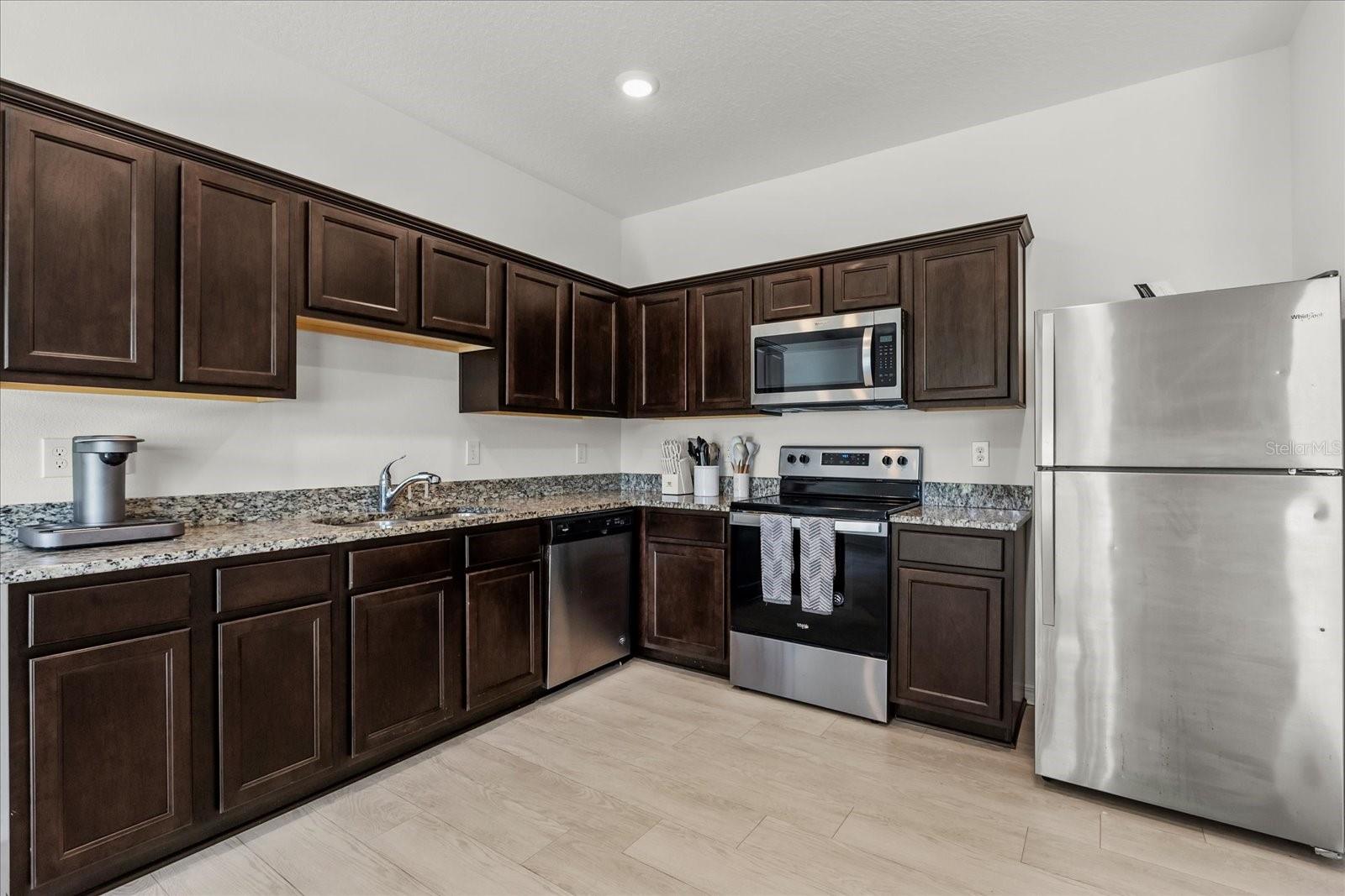 Image 4 of 17 For 827 Grandin Street
