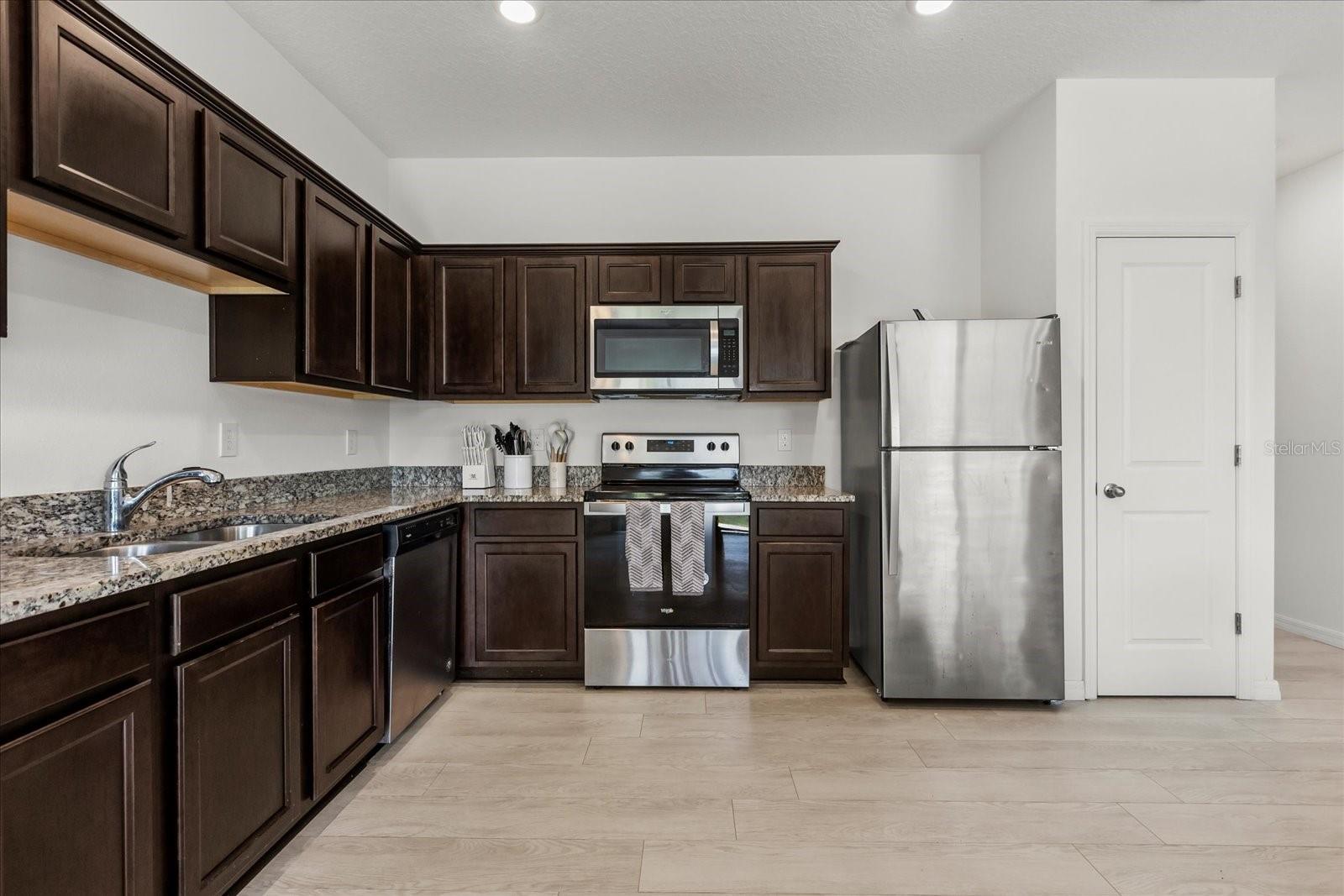Image 5 of 17 For 827 Grandin Street