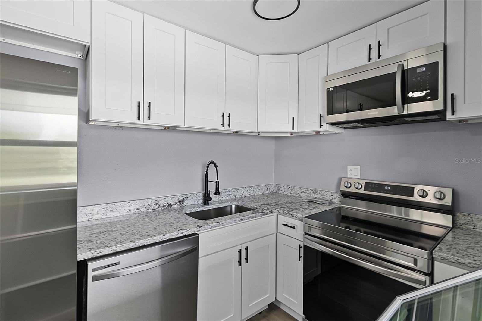 Image 11 of 21 For 315 Bayview Street C