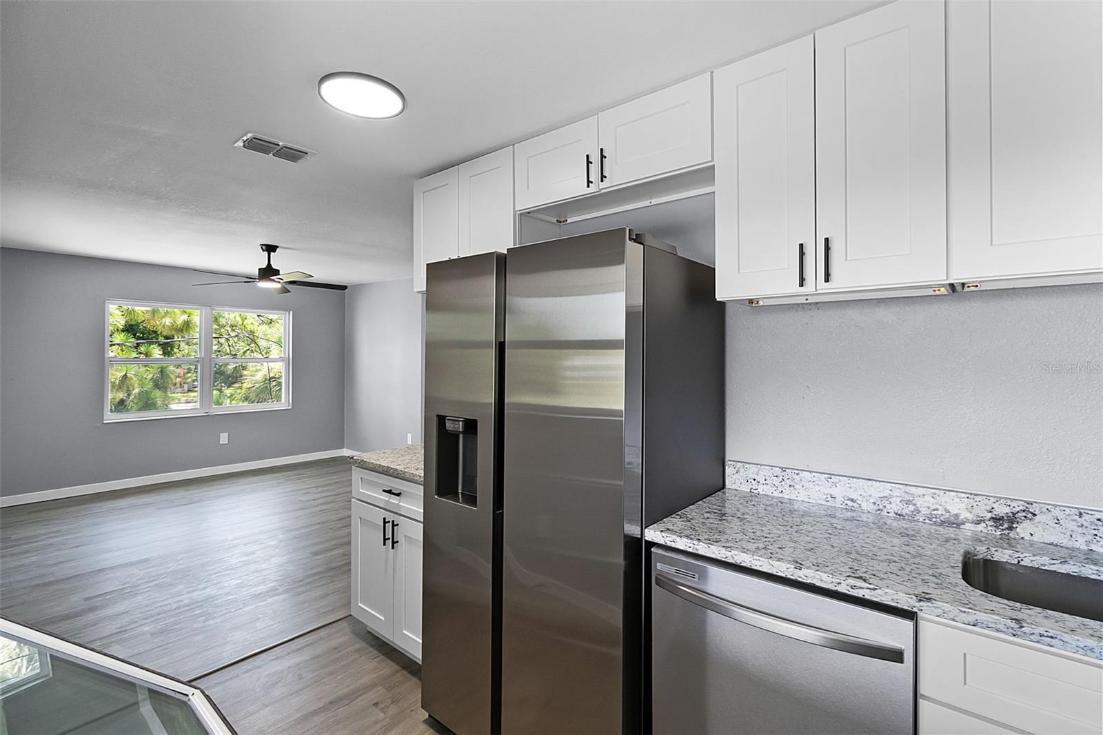 Image 12 of 21 For 315 Bayview Street C