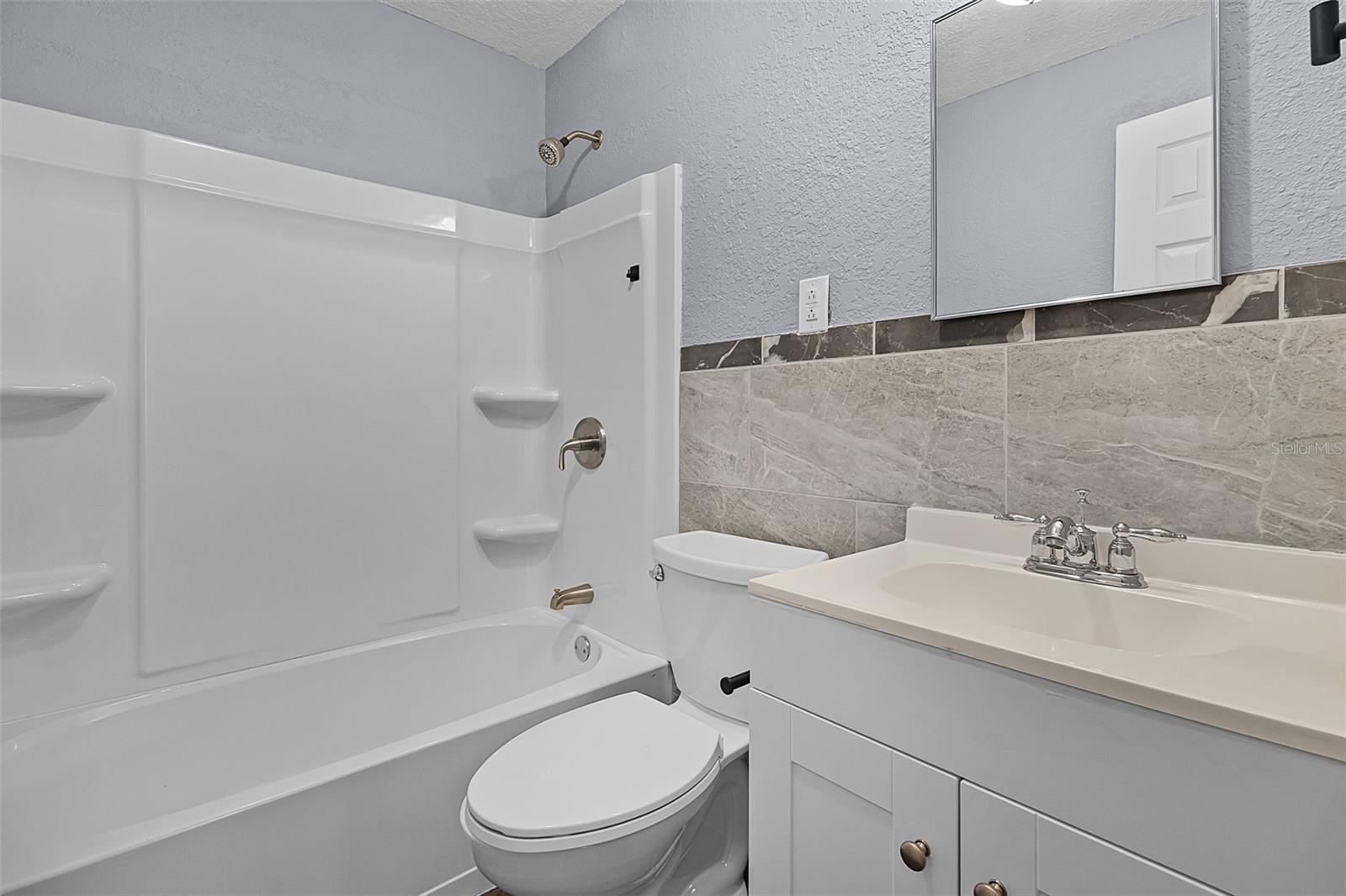 Image 17 of 21 For 315 Bayview Street C