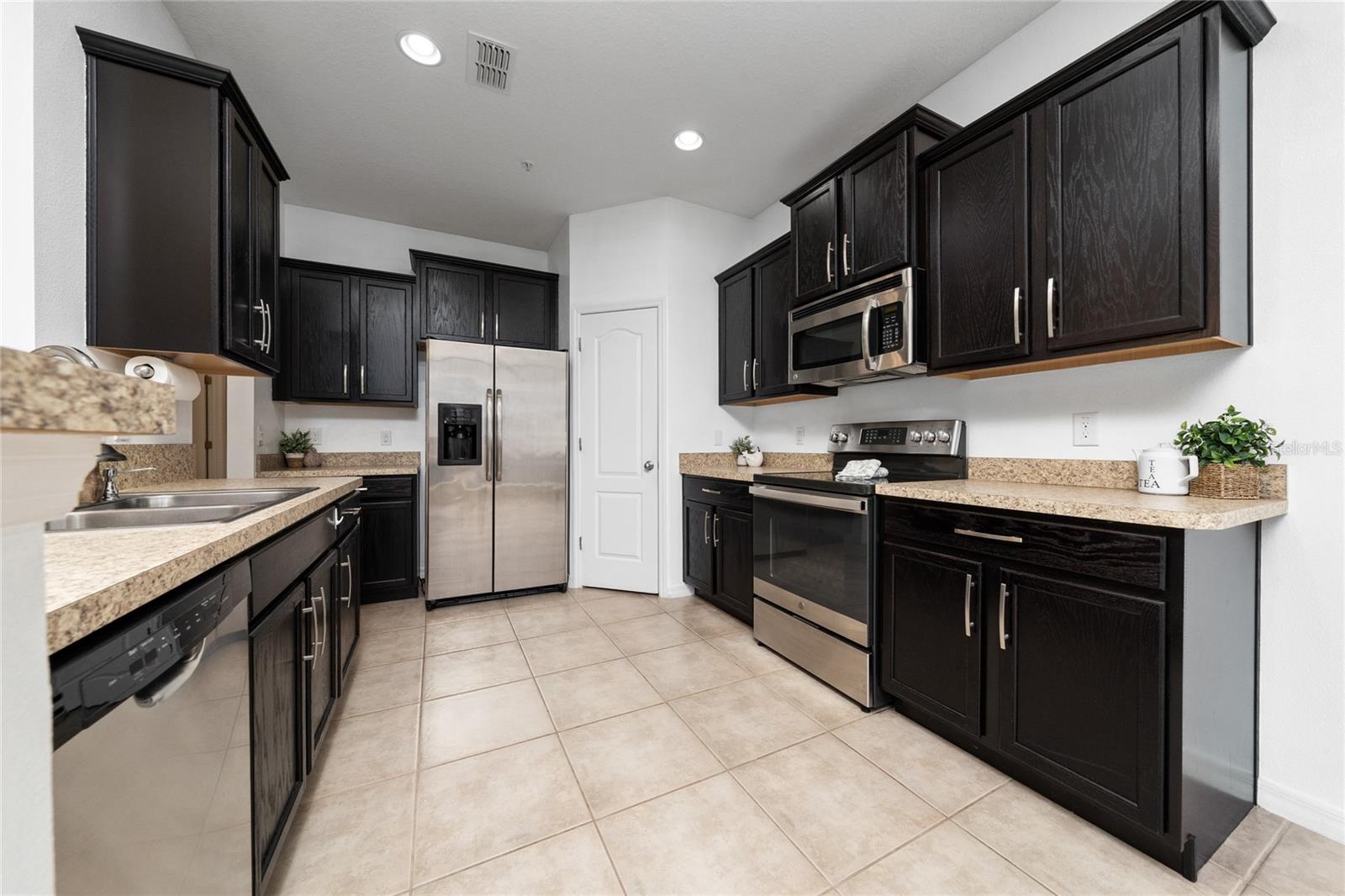 Image 12 of 35 For 6522 Goldenrod Road 60c
