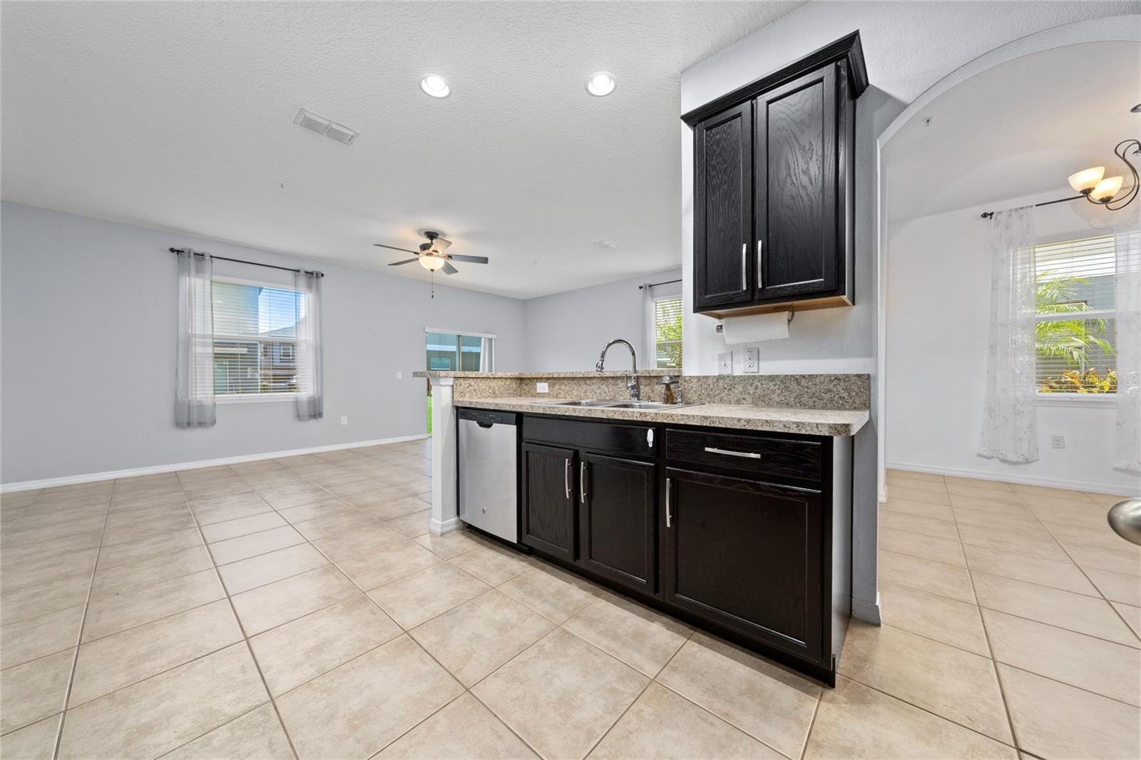 Image 15 of 35 For 6522 Goldenrod Road 60c