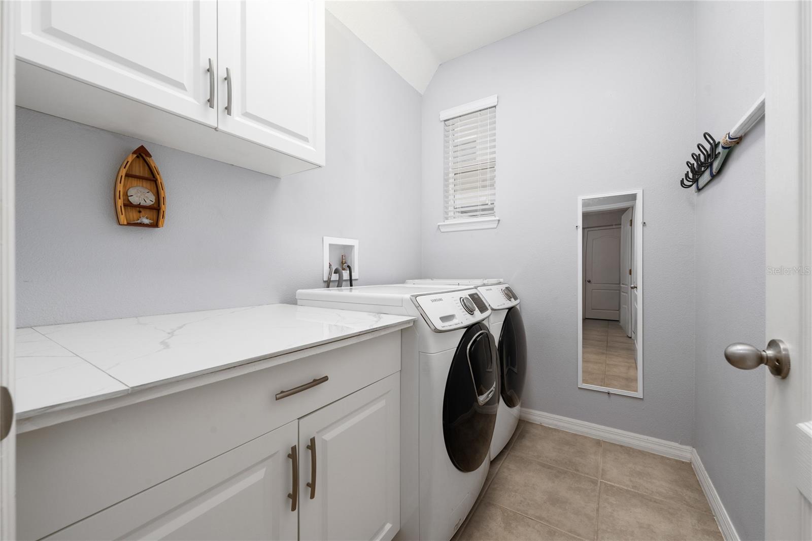 Image 17 of 35 For 6522 Goldenrod Road 60c