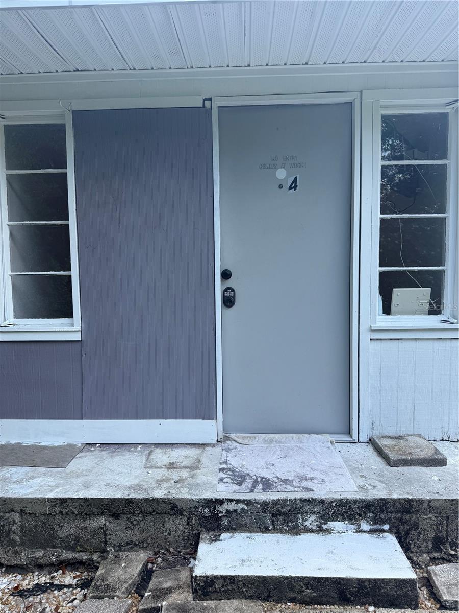 Image 20 of 23 For 419 Frankfort Avenue