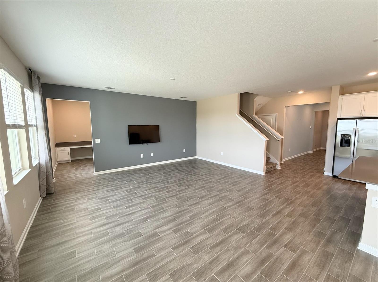 Image 4 of 33 For 7113 Dilly Lake Avenue