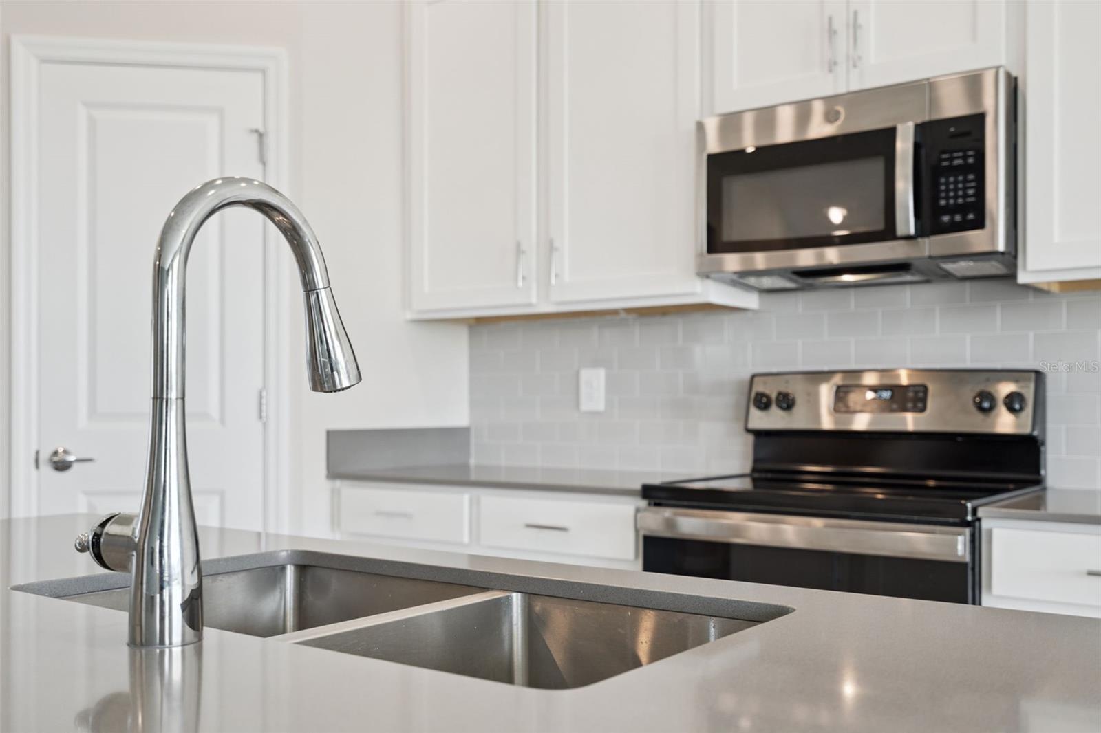 Image 41 of 44 For 7113 Dilly Lake Avenue