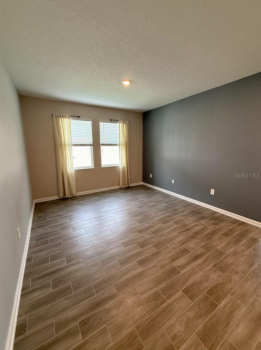 Image 6 of 33 For 7113 Dilly Lake Avenue