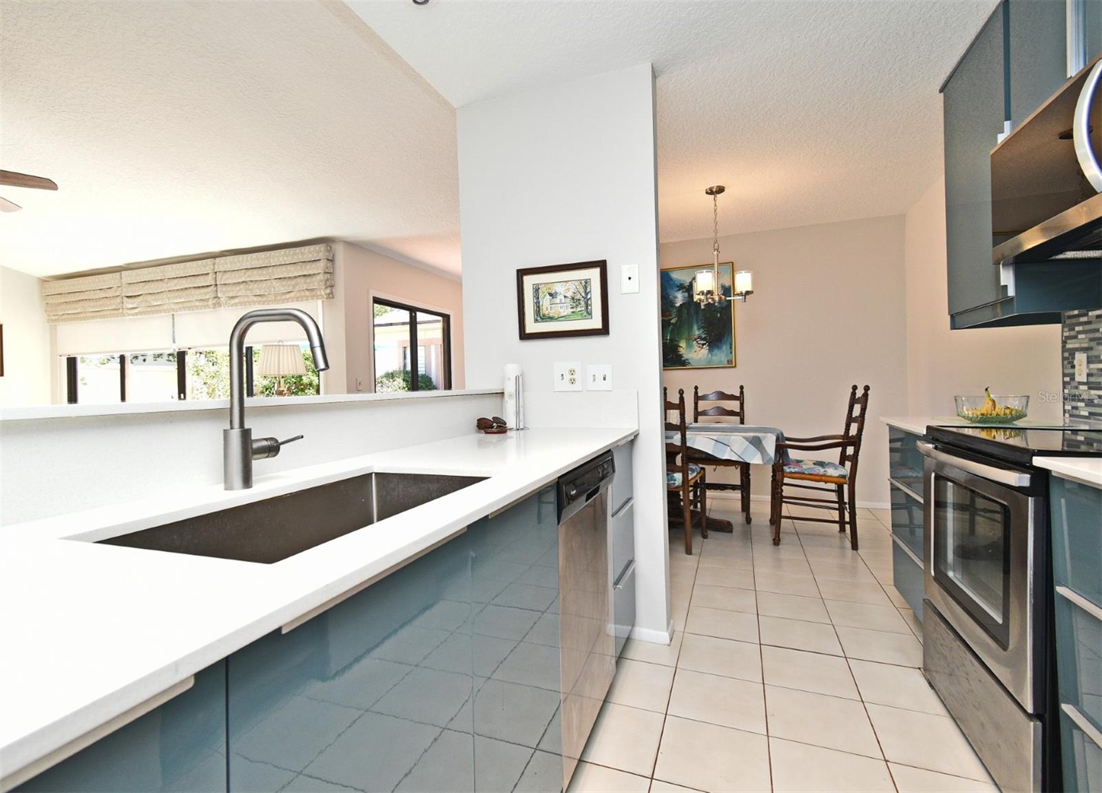 Image 15 of 37 For 357 Shadowbay Boulevard