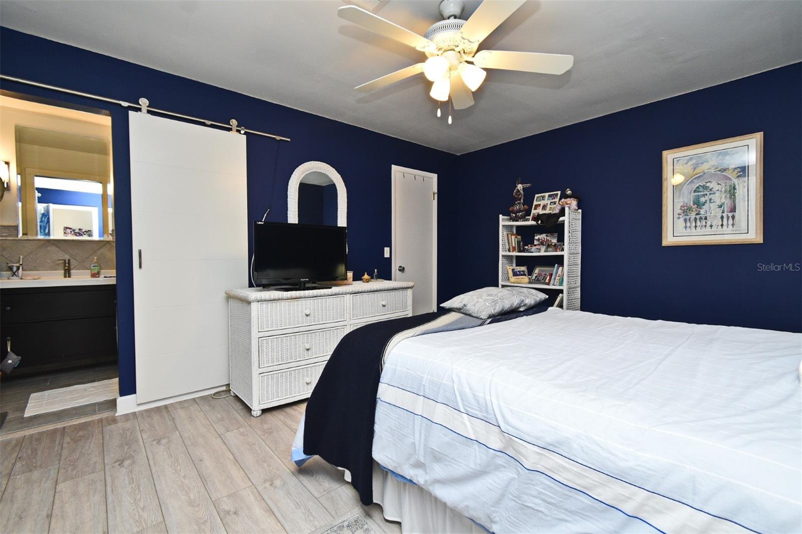 Image 20 of 37 For 357 Shadowbay Boulevard