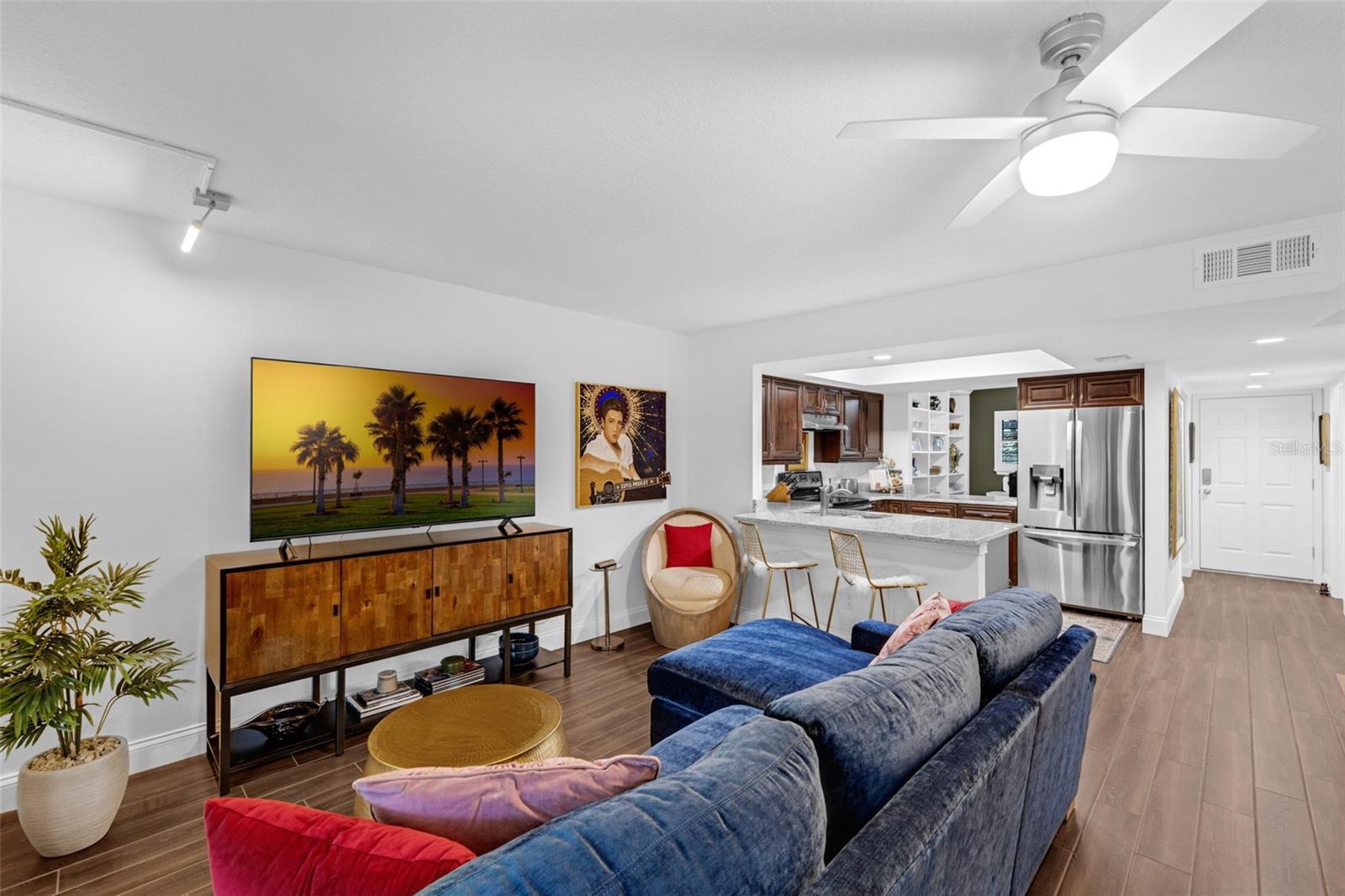 Image 3 of 54 For 130 Killarney Bay Court 5-3