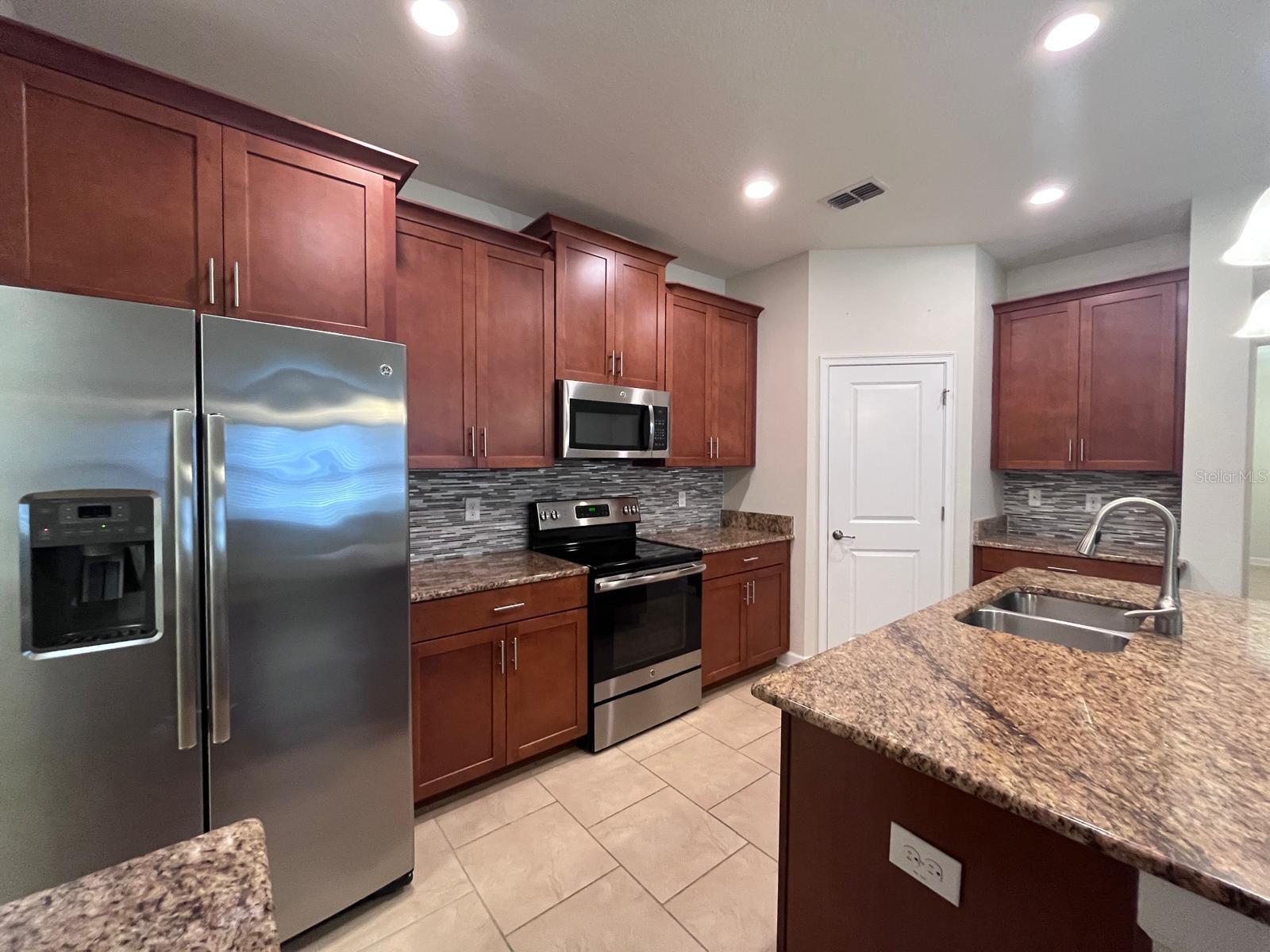 Image 10 of 35 For 1401 Clubman Drive