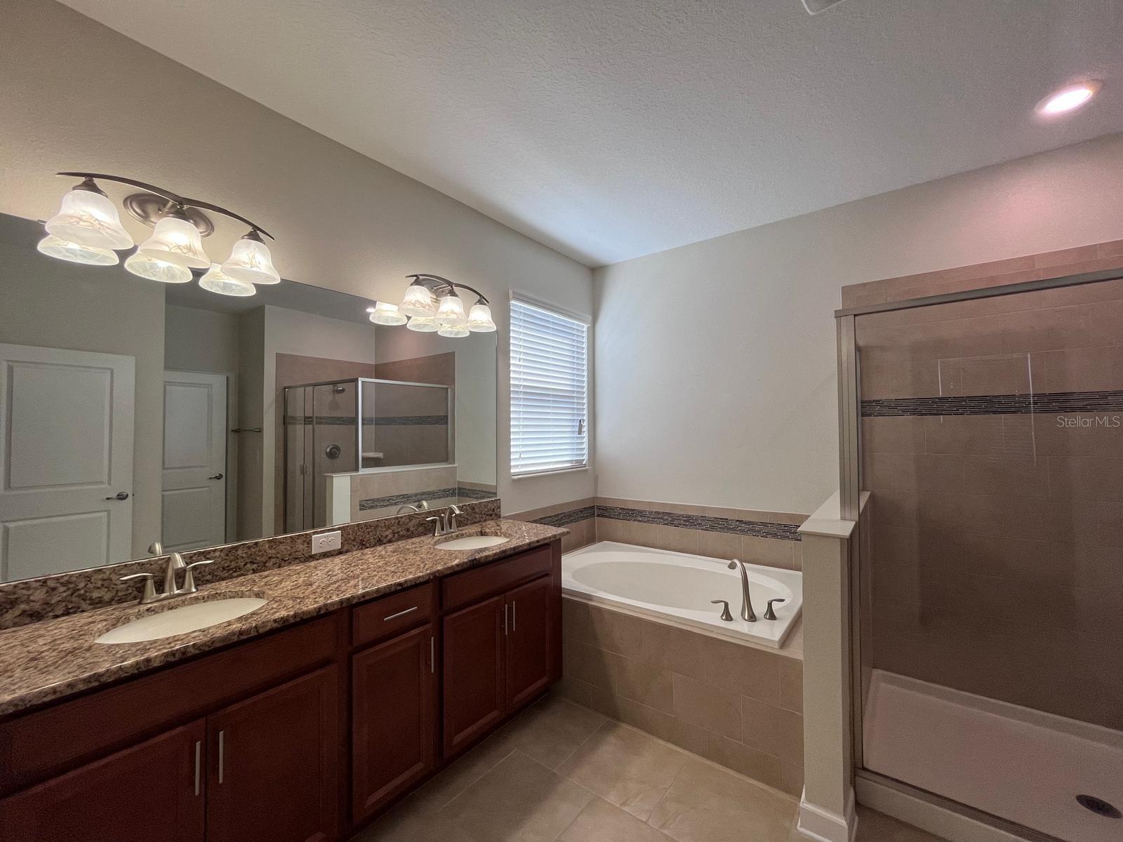 Image 19 of 35 For 1401 Clubman Drive