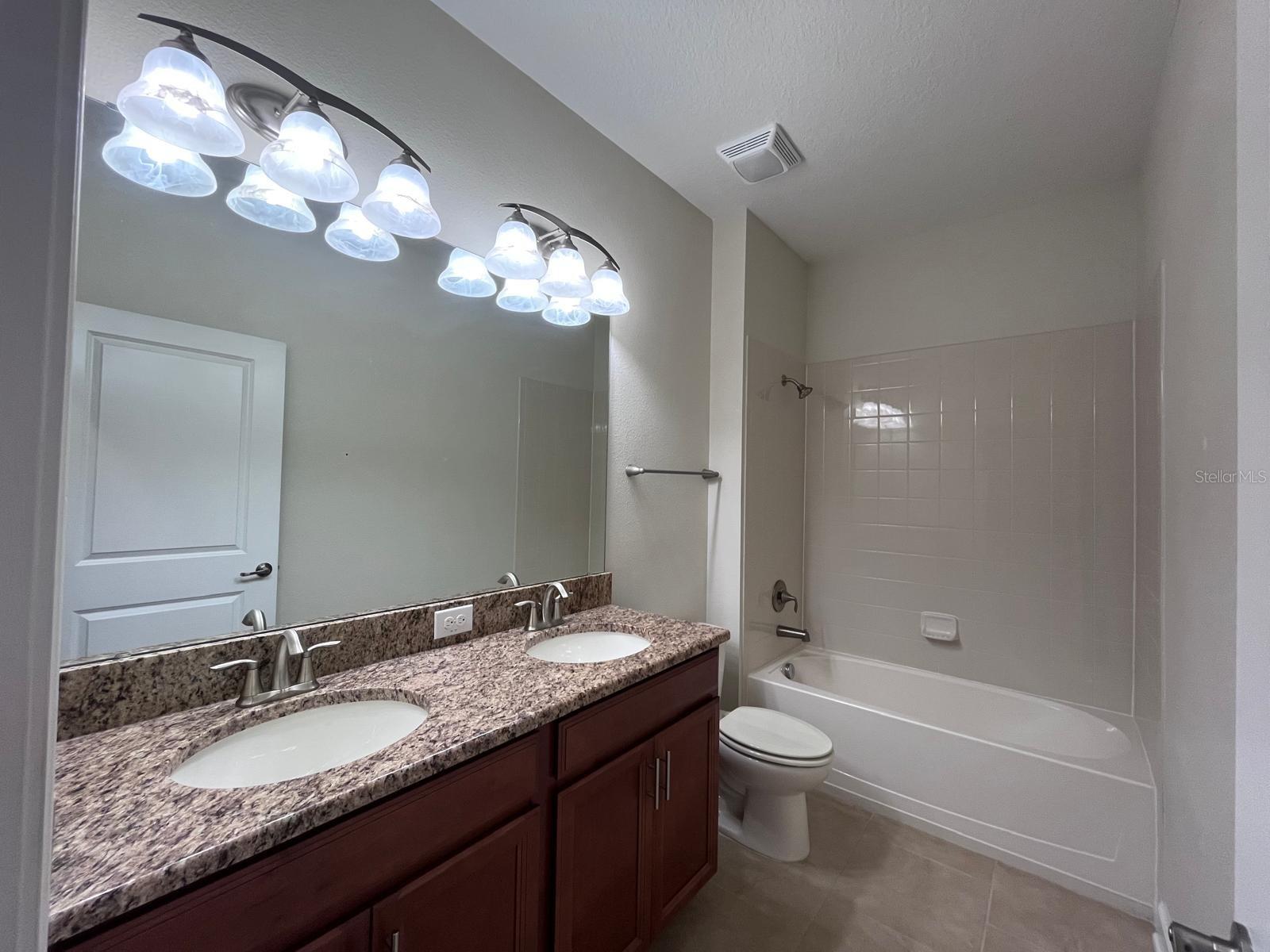 Image 20 of 35 For 1401 Clubman Drive
