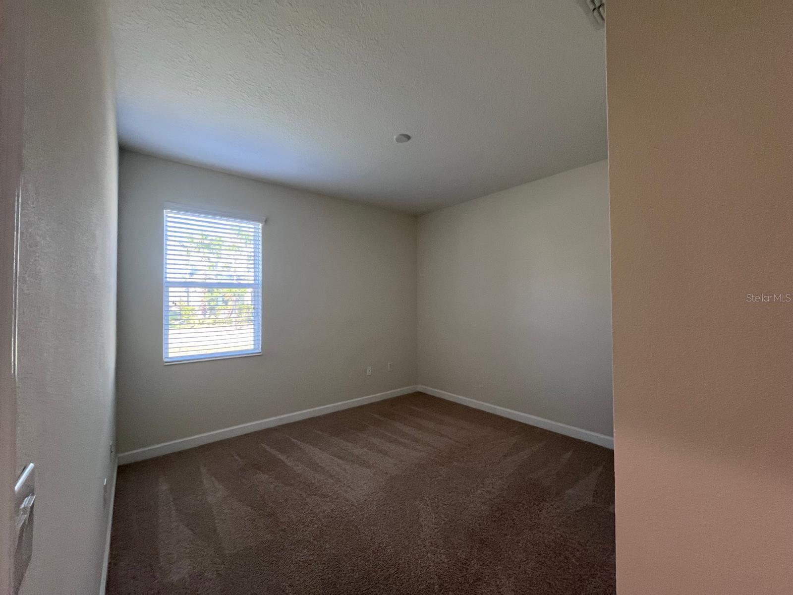 Image 27 of 35 For 1401 Clubman Drive
