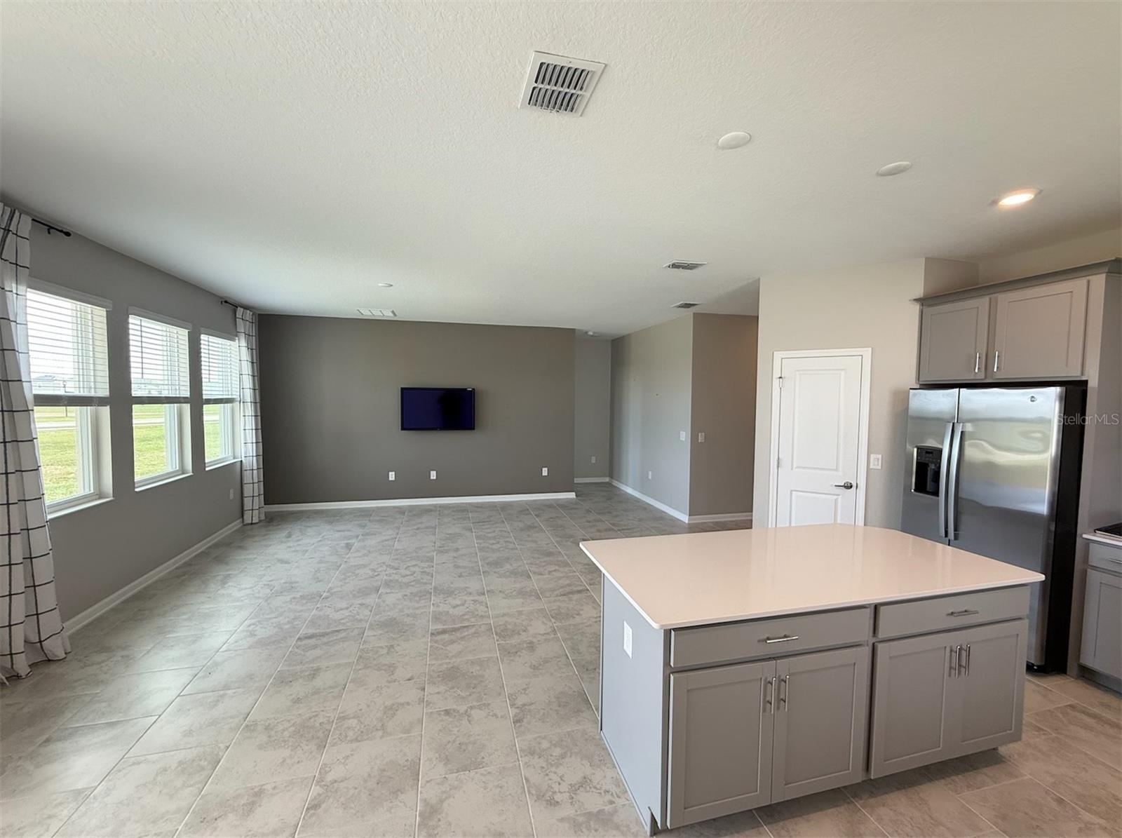 Image 4 of 26 For 7109 Dilly Lake Avenue
