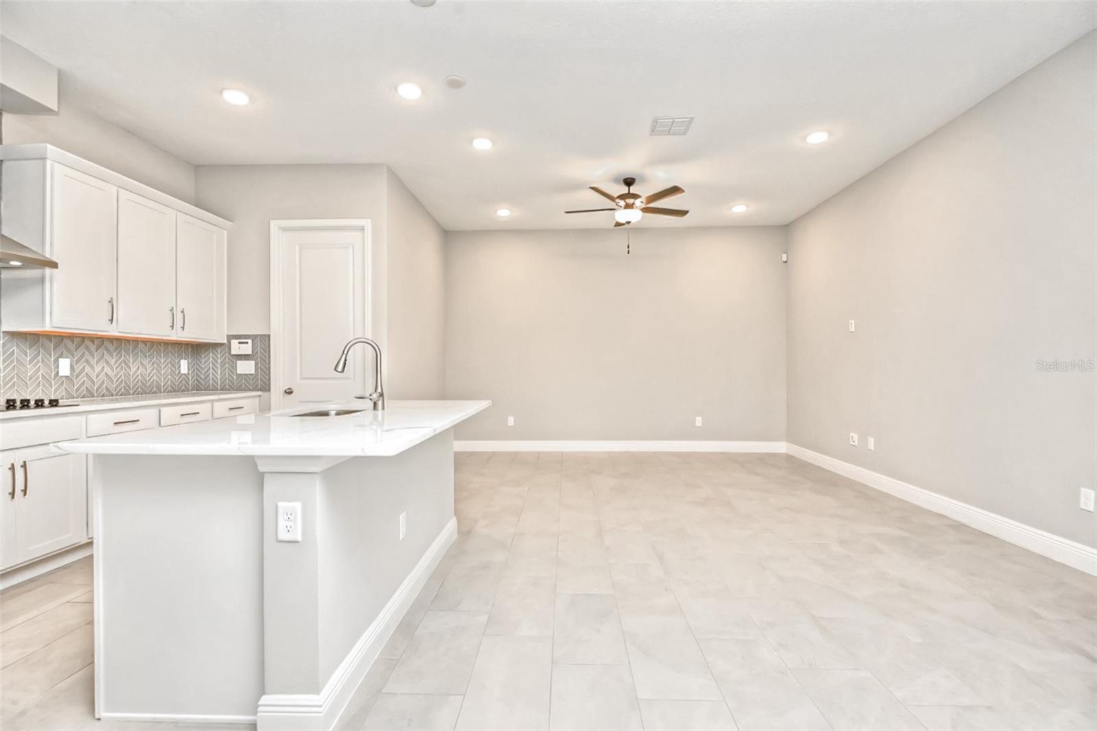 Image 4 of 34 For 2941 Voyager Avenue