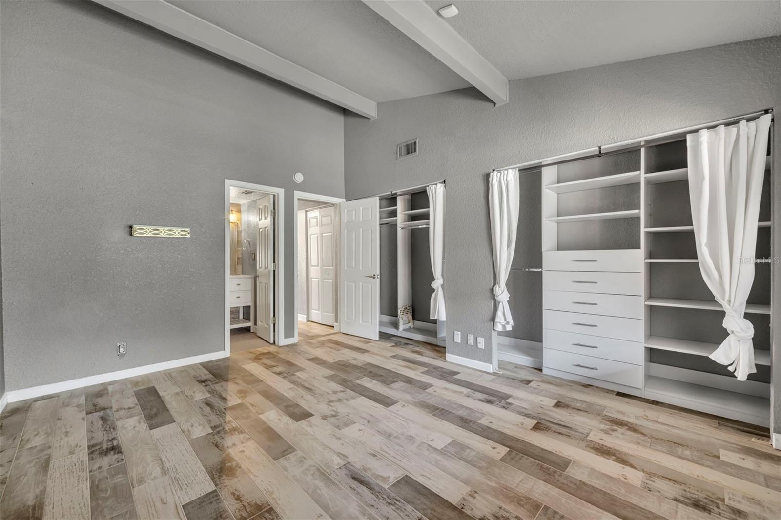 Image 13 of 29 For 734 Michigan Street 113