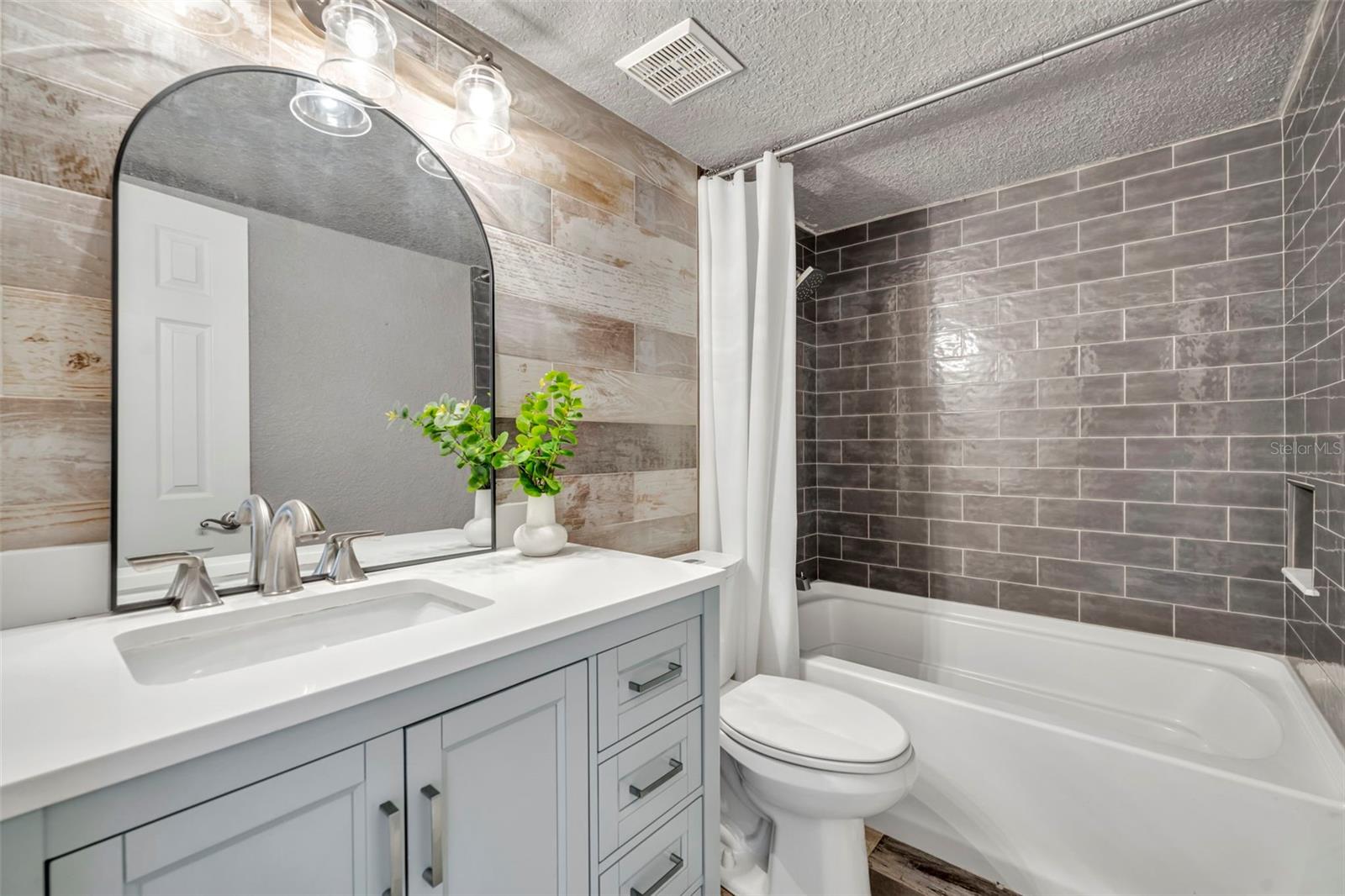 Image 16 of 29 For 734 Michigan Street 113