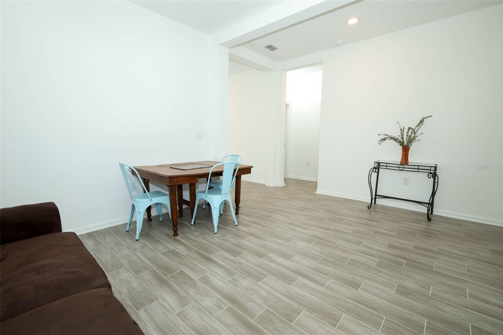Image 11 of 73 For 6326 Lakepine Street