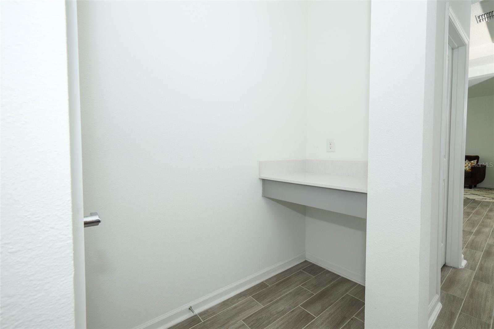Image 14 of 73 For 6326 Lakepine Street