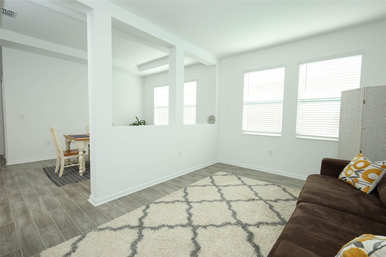 Image 21 of 73 For 6326 Lakepine Street