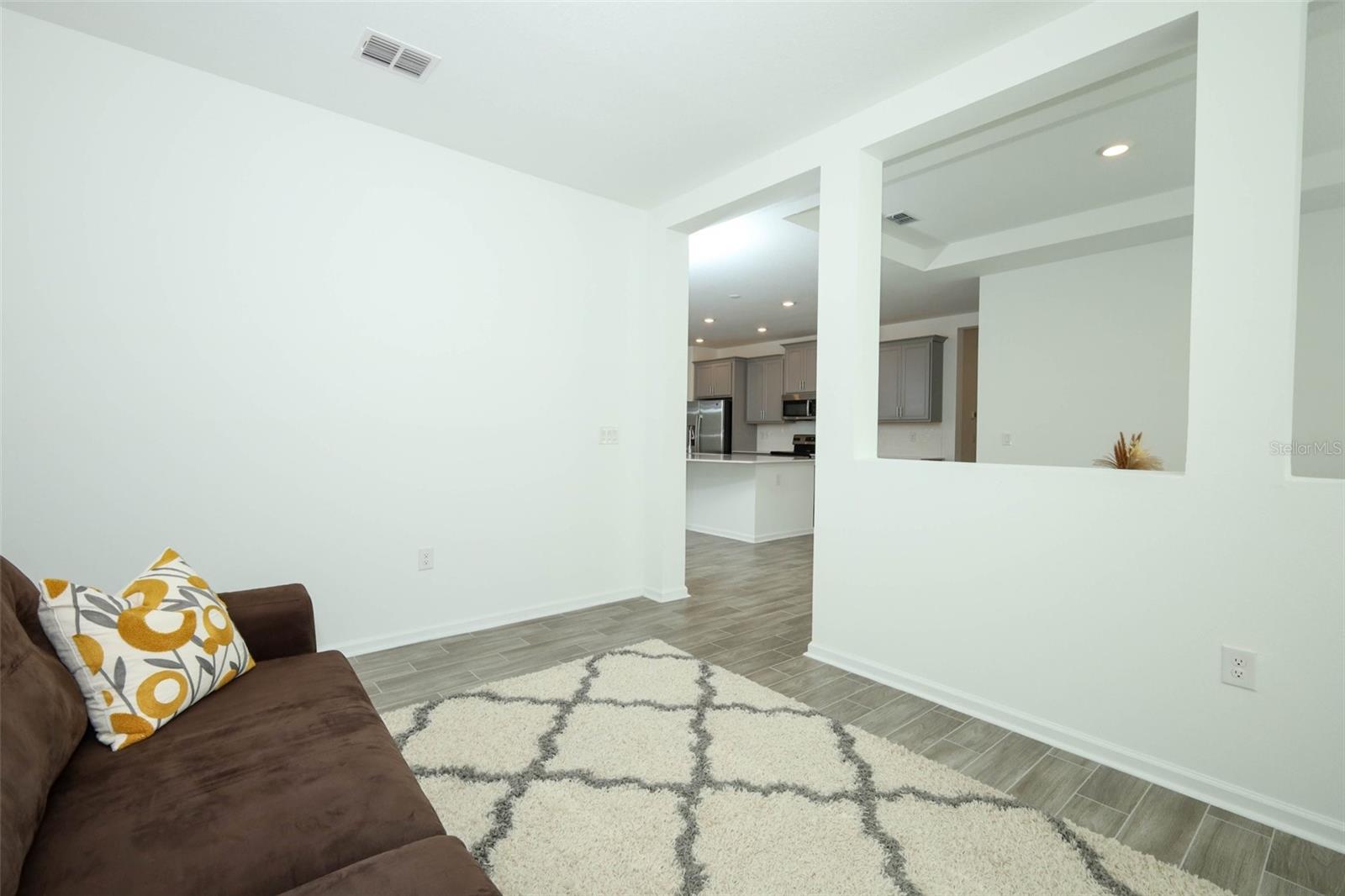Image 22 of 73 For 6326 Lakepine Street