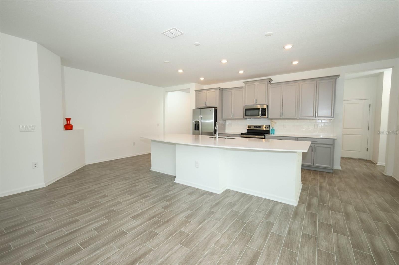 Image 3 of 73 For 6326 Lakepine Street