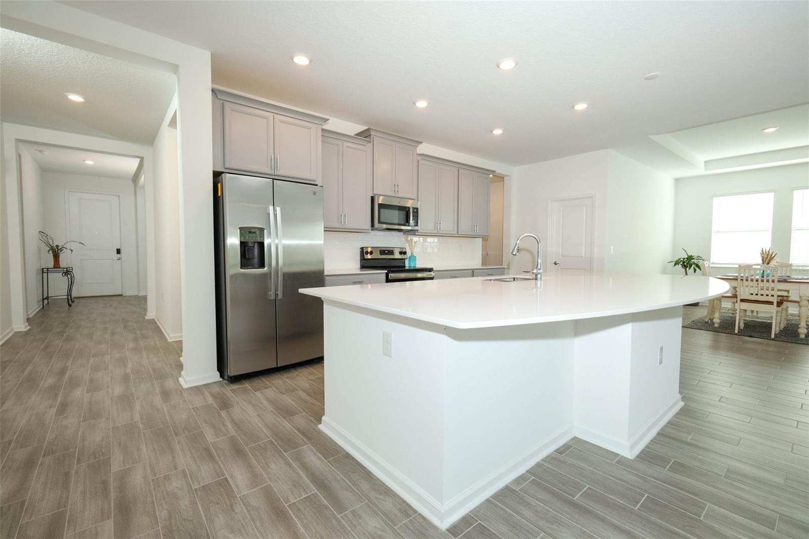 Image 4 of 73 For 6326 Lakepine Street