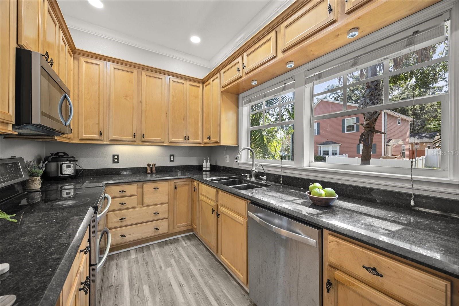 Image 9 of 44 For 748 Altaloma Avenue