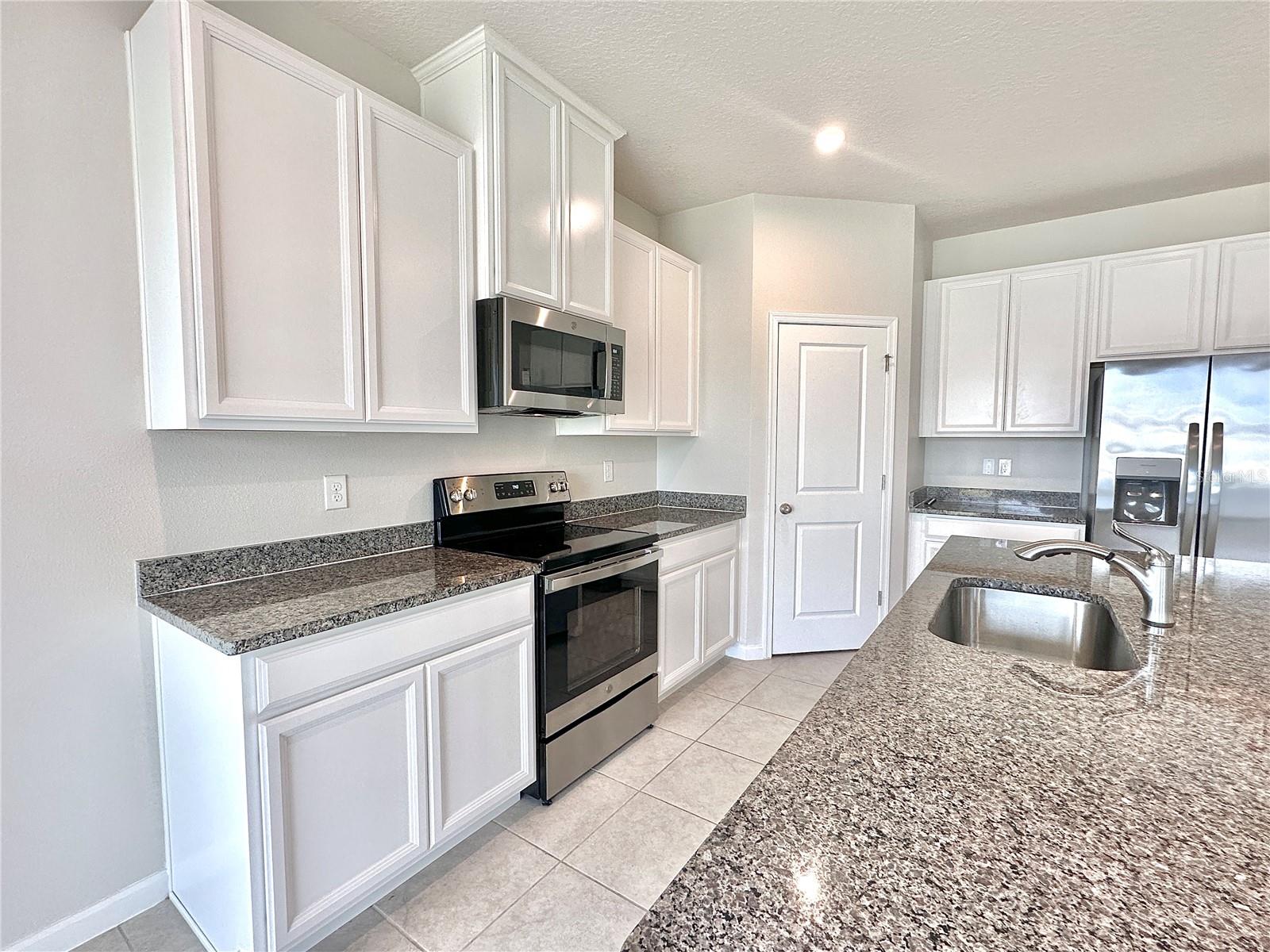 Image 10 of 21 For 5587 Toulouse Lane