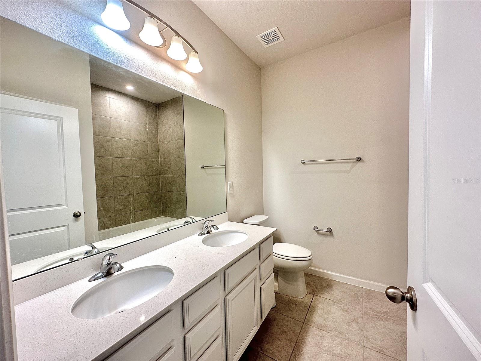 Image 17 of 21 For 5587 Toulouse Lane