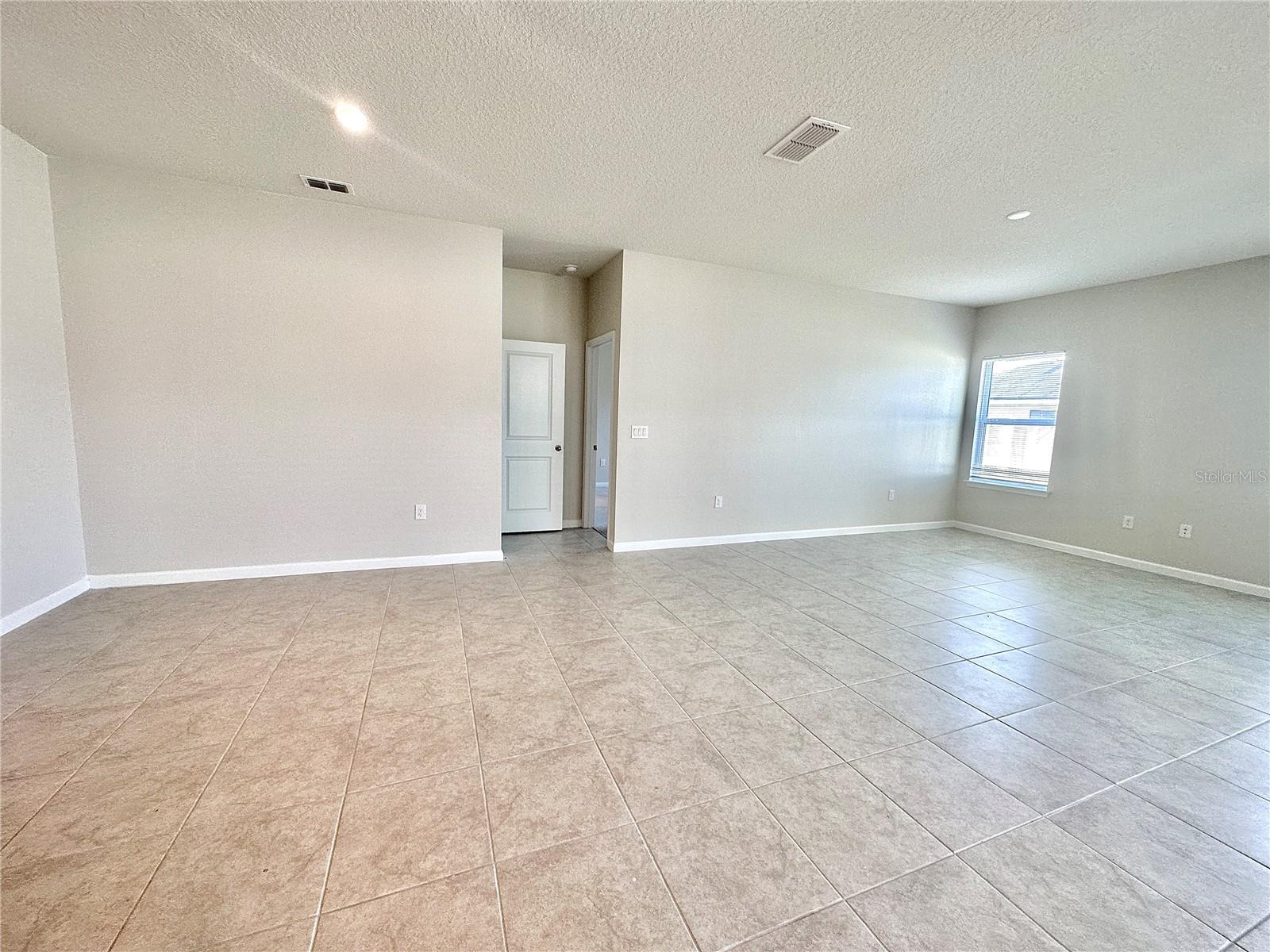 Image 4 of 21 For 5587 Toulouse Lane