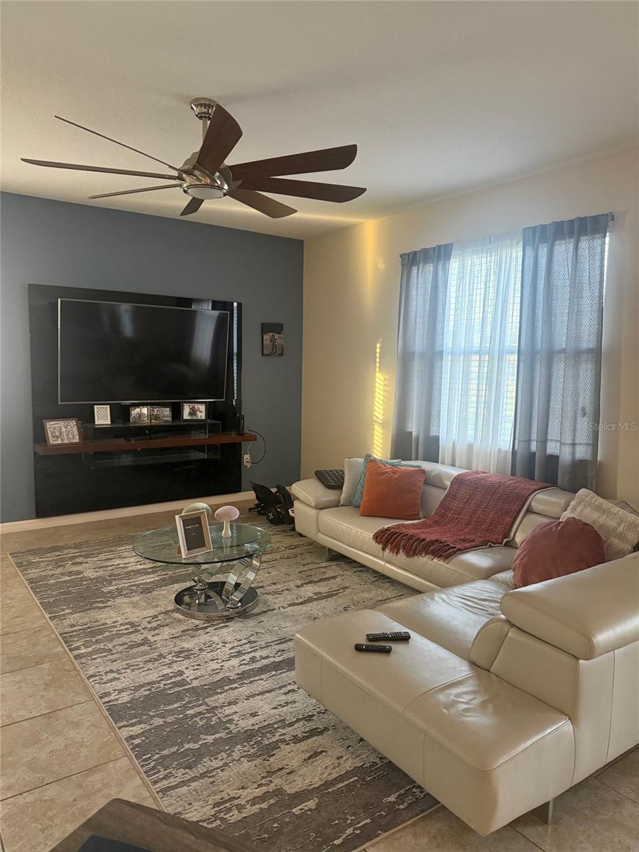 Image 12 of 15 For 276 Drayton Avenue