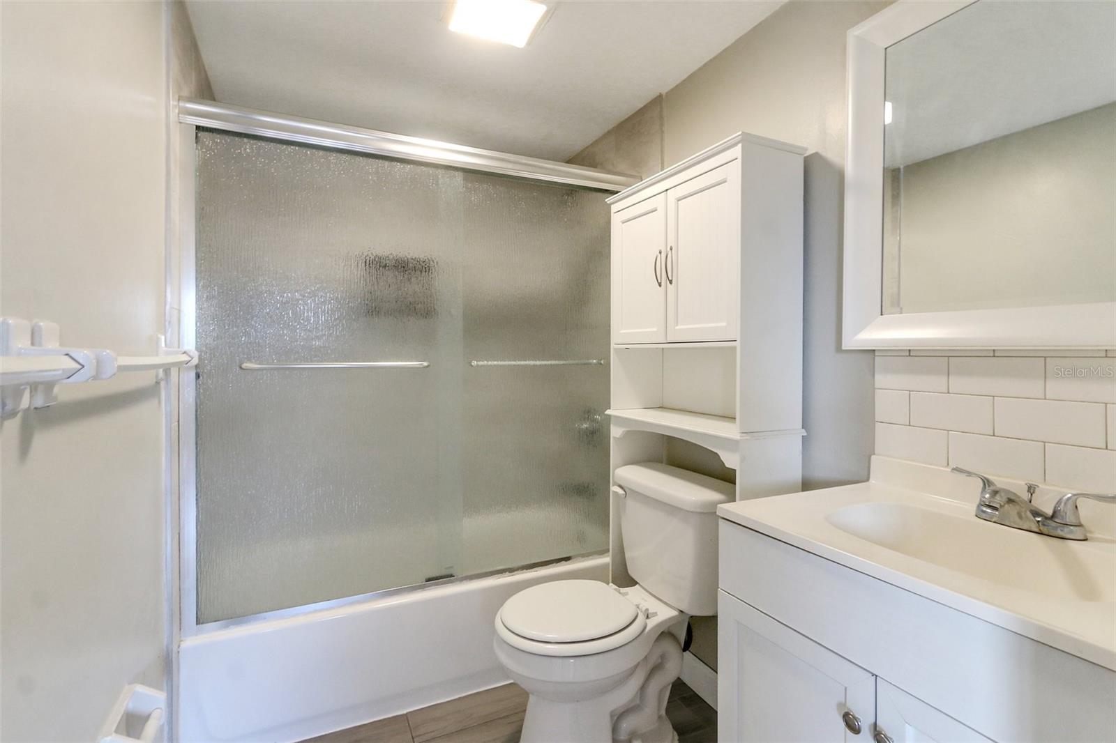 Image 10 of 20 For 922 Lake Destiny Road E
