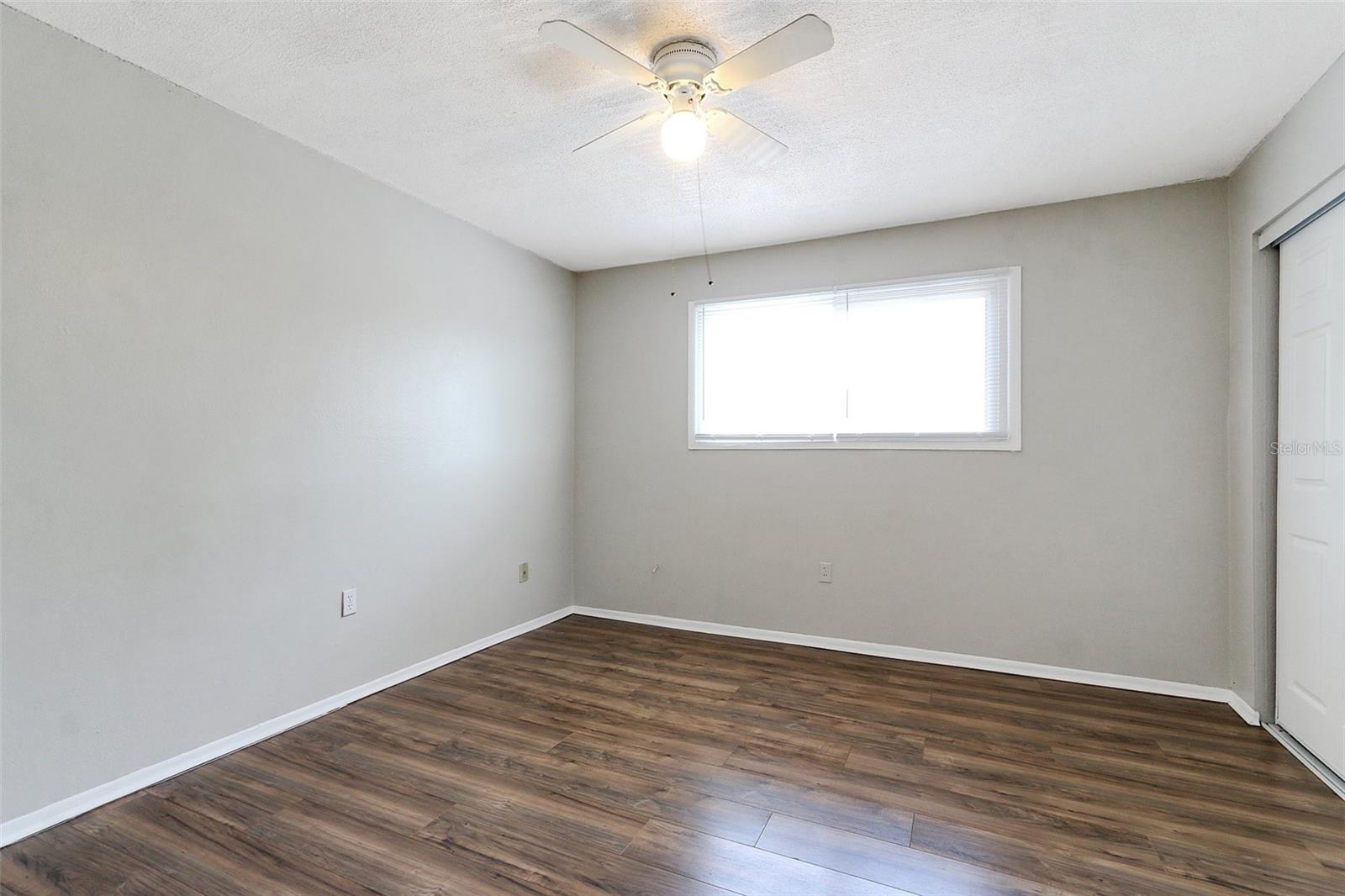 Image 15 of 20 For 922 Lake Destiny Road E