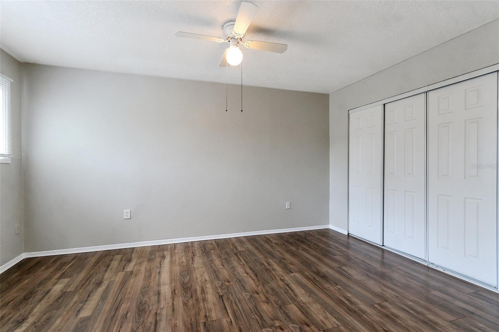 Image 17 of 20 For 922 Lake Destiny Road E
