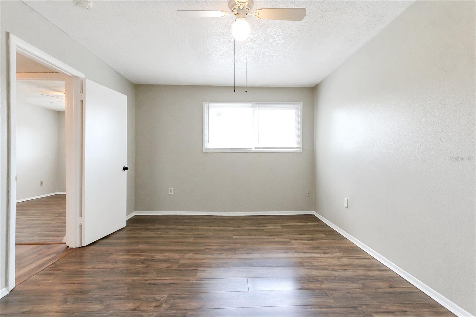 Image 23 of 25 For 922 Lake Destiny Road E