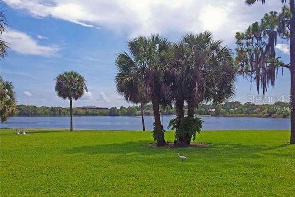 Image 3 of 20 For 922 Lake Destiny Road E