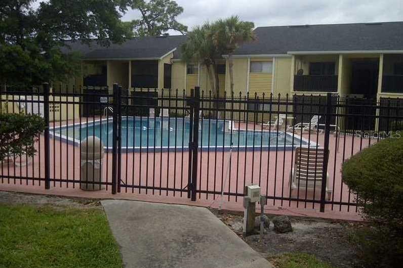 Image 5 of 20 For 922 Lake Destiny Road E