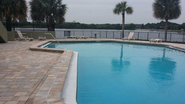 Image 6 of 20 For 922 Lake Destiny Road E