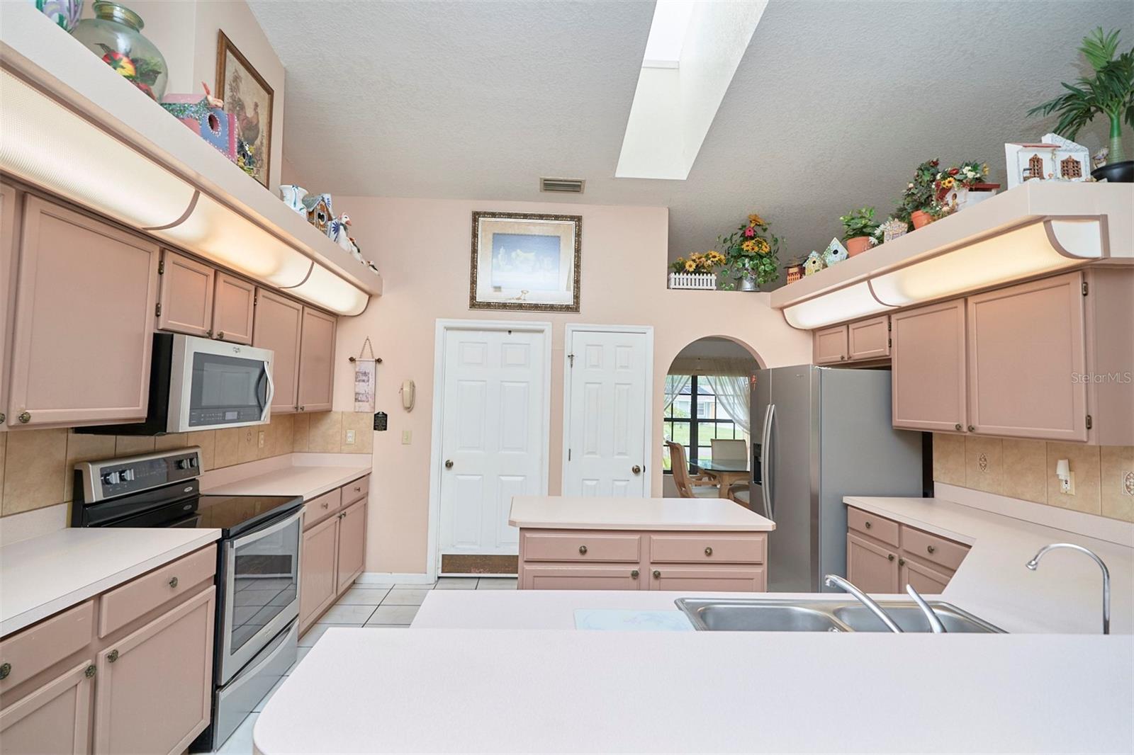 Image 14 of 46 For 672 Altura Drive