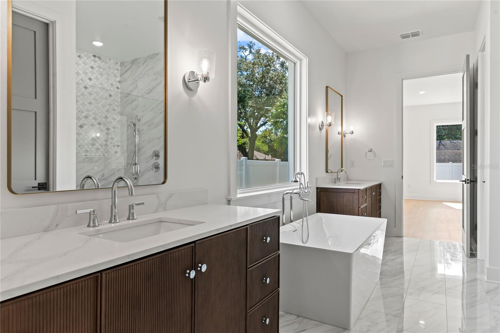 Image 31 of 42 For 910 Golfview Street